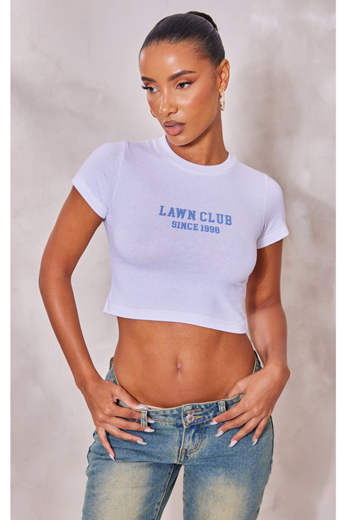 Kadın Beyaz Bisiklet Yaka Lawn Club Baskılı Kısa Kollu Crop Fit/Vücuda Oturan Bluz