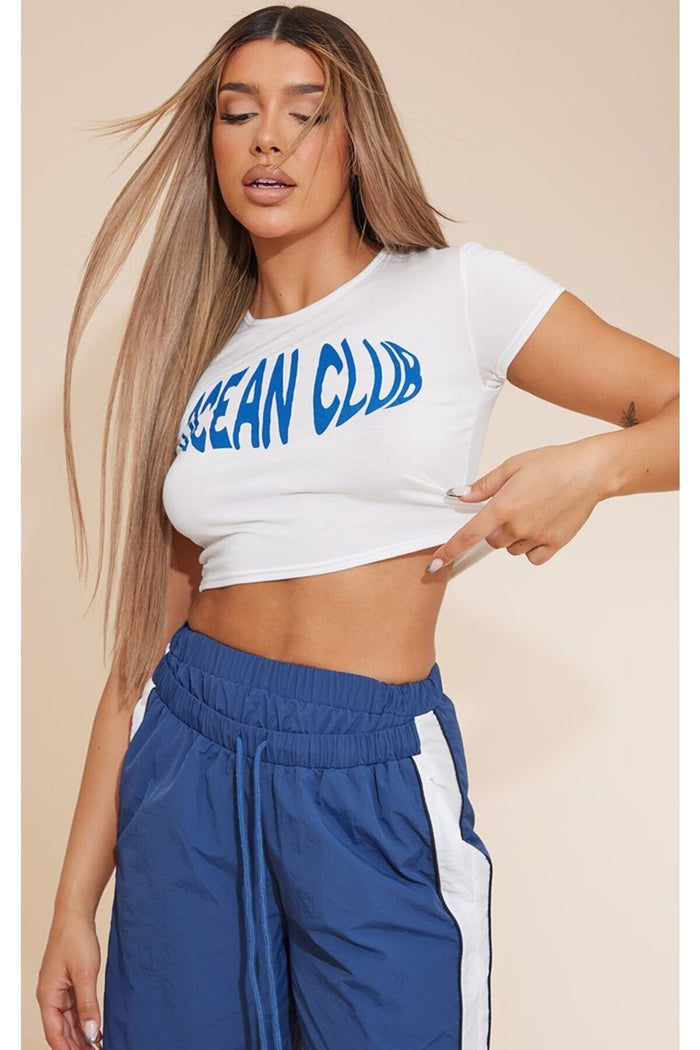 Kadın Beyaz Baskılı Vücuda Oturan Kısa Kollu Crop Bluz