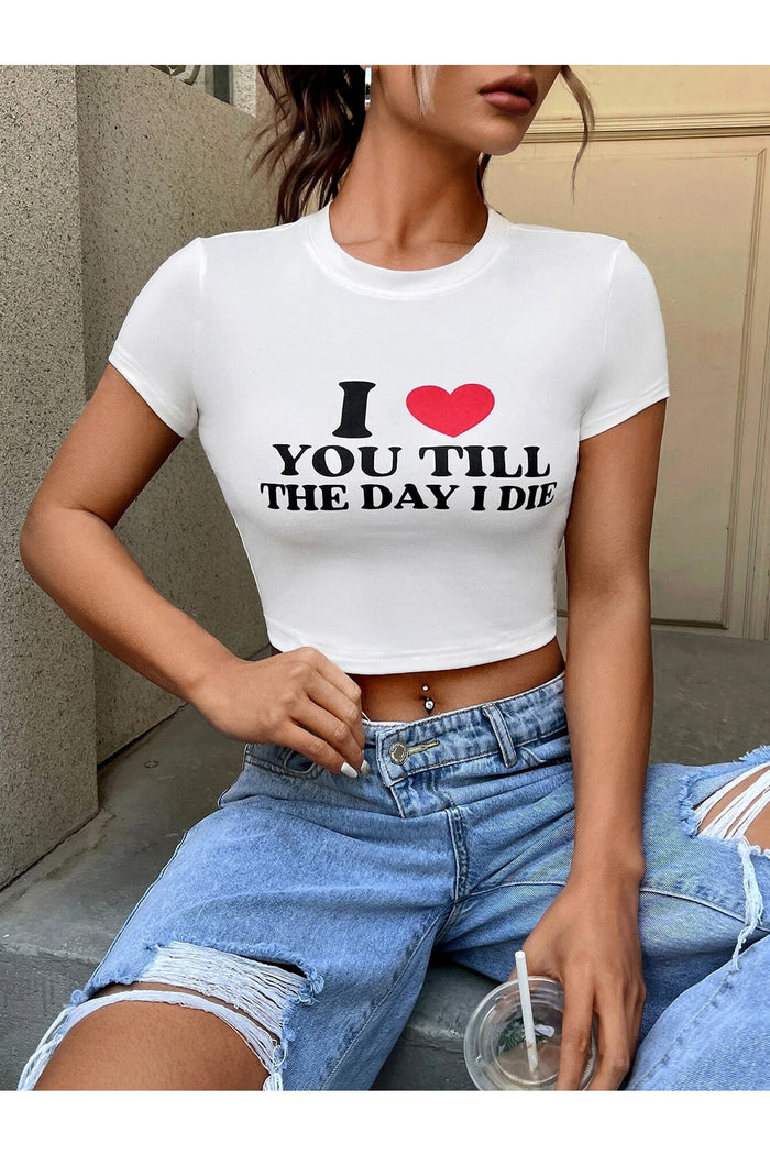 Kadın Beyaz Baskılı Kısa Kollu Vücuda Oturan Crop Top