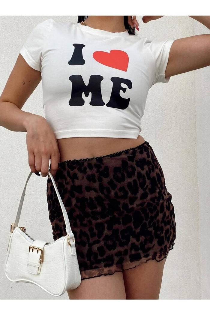 Kadın Beyaz Baskılı Kısa Kollu Vücuda Oturan Crop Top