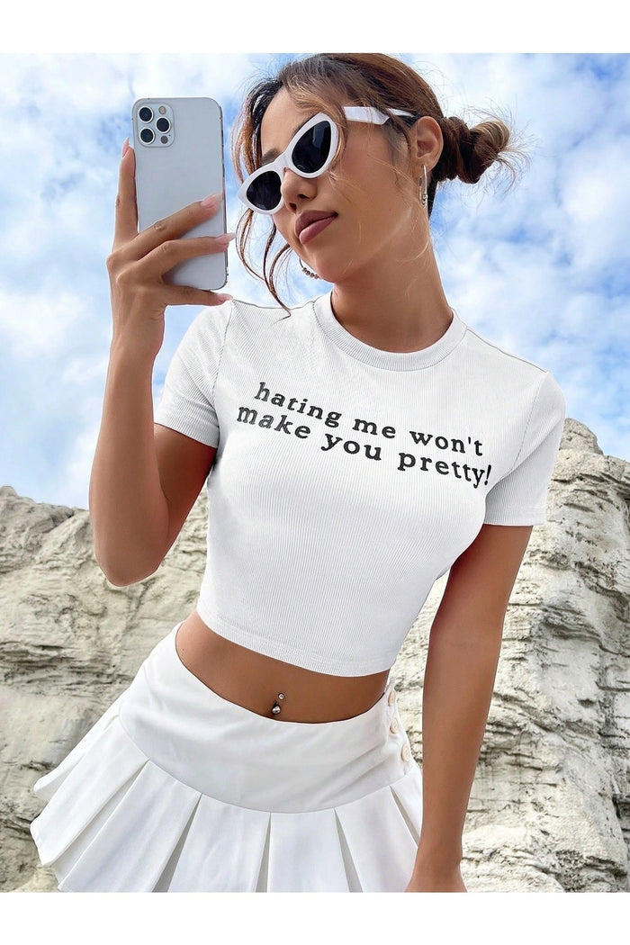 Kadın Beyaz Baskılı Kısa Kollu Vücuda Oturan Crop Bluz