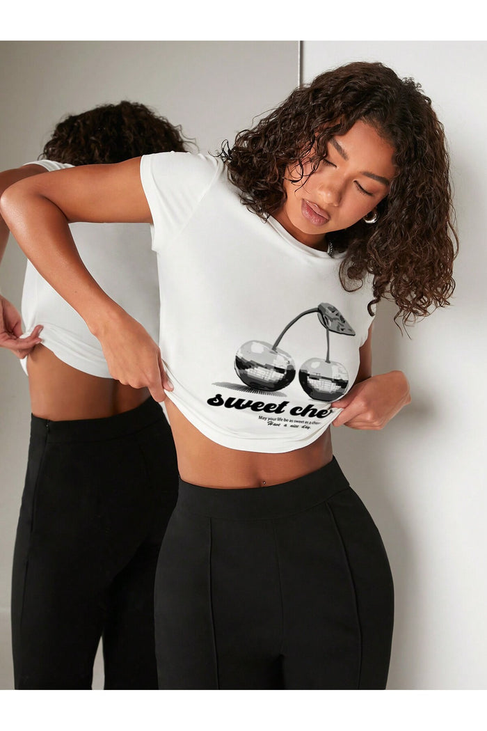 Kadın Beyaz Baskılı Kısa Kollu Crop Bluz