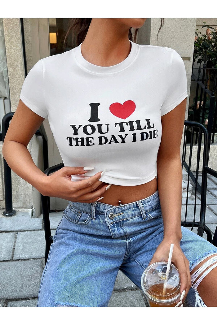 Kadın Beyaz Baskılı Kısa Kollu Vücuda Oturan Crop Top Bluz