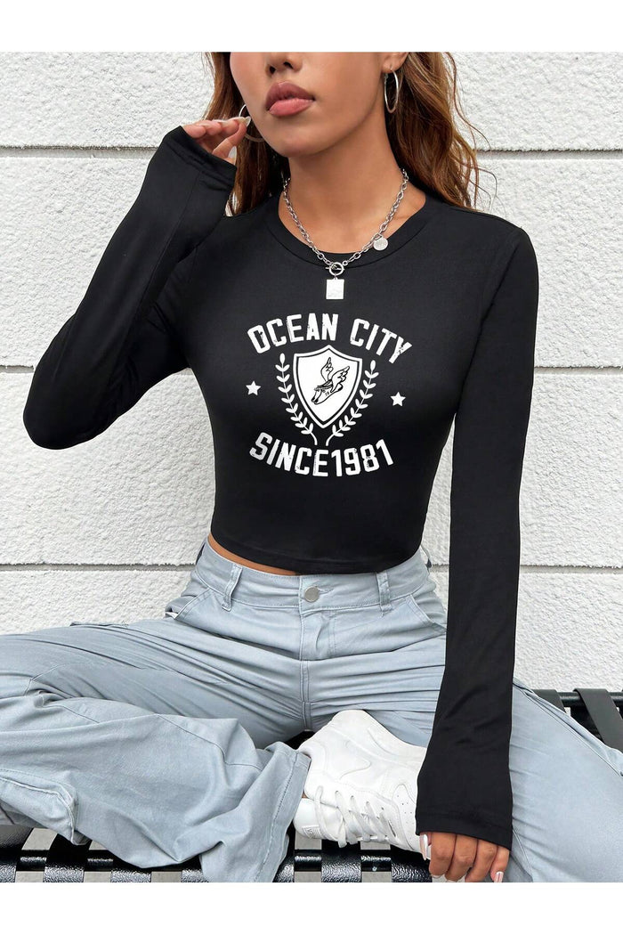 Kadın Siyah Baskılı Bisiklet Yaka Y2K Stili Vücuda Oturan Organik Pamuk Fitilli Uzun Kollu Crop Bluz