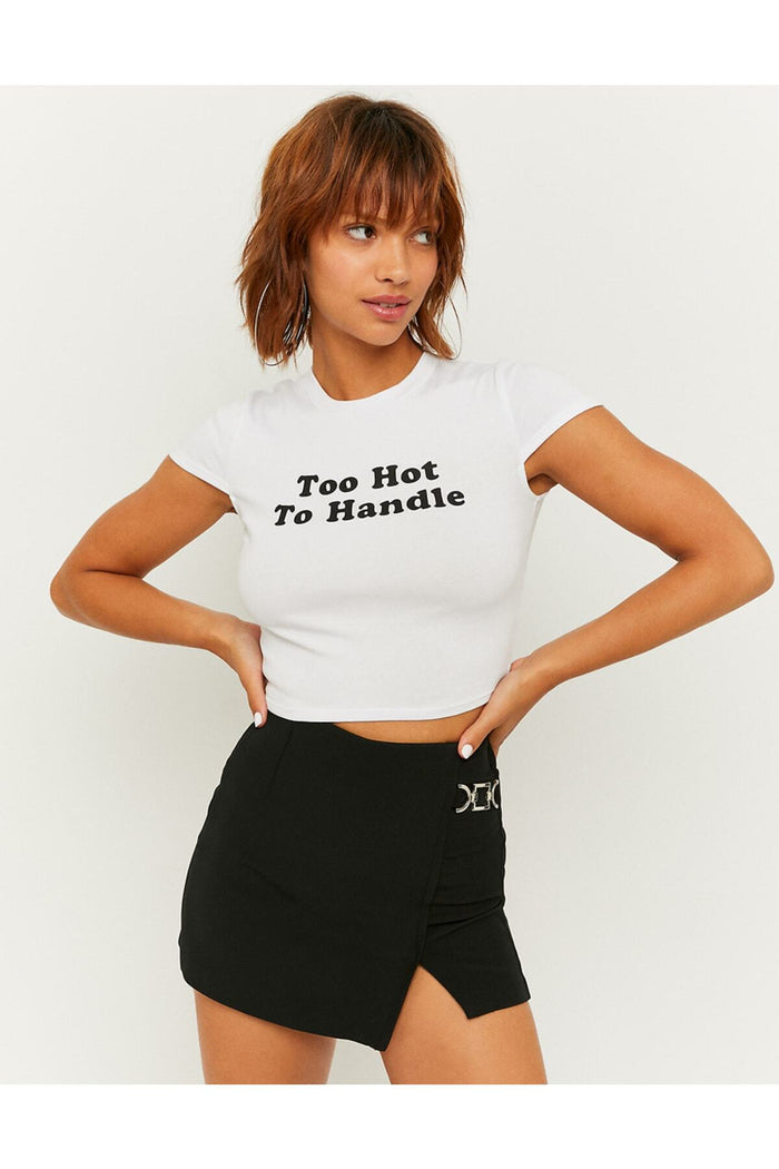 Kadın Beyaz Baskılı Kısa Kollu Vücuda Oturan Crop Top Bluz