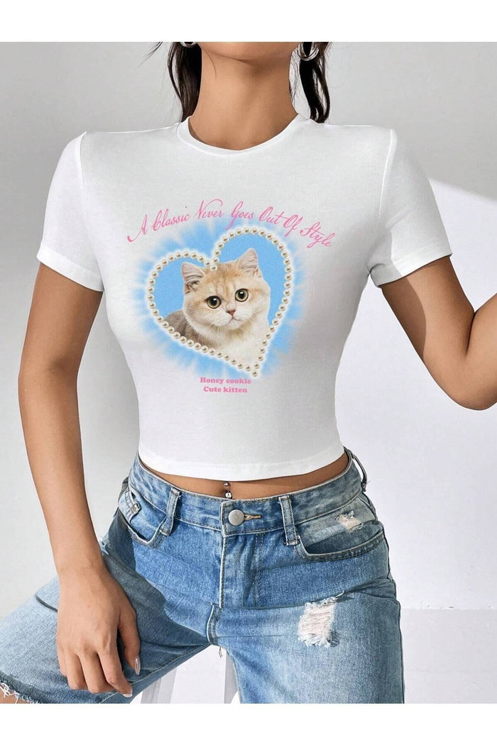 Kadın Beyaz Baskılı Kısa Kollu Vücuda Oturan Crop Top