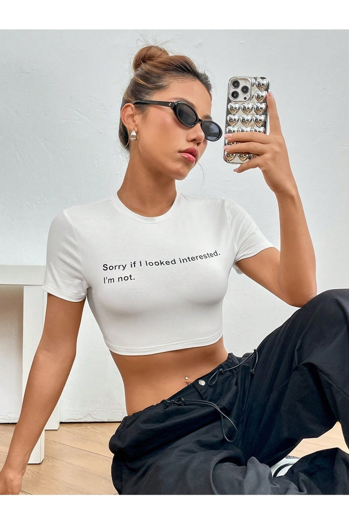 Kadın Beyaz Baskılı Kısa Kollu Vücuda Oturan Crop Bluz