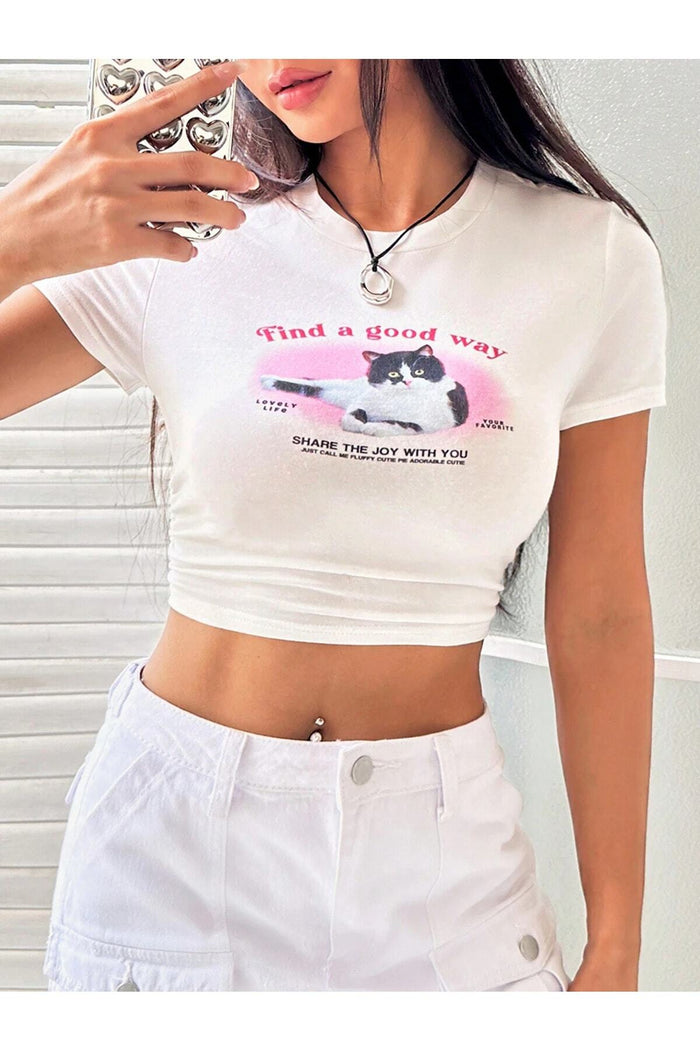 Kadın Beyaz Baskılı Kısa Kollu Vücuda Oturan Crop Top