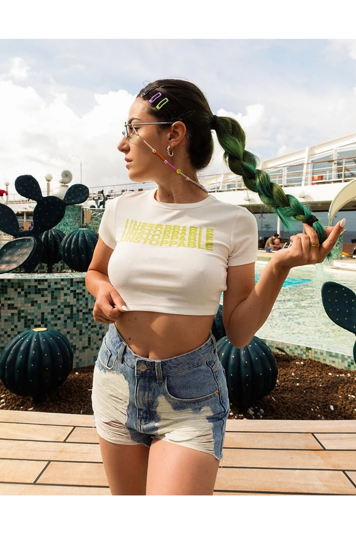 Kadın Beyaz Baskılı Kısa Kollu Vücuda Oturan Crop Top