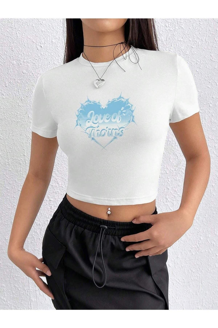 Kadın Beyaz Baskılı Kısa Kollu Vücuda Oturan Crop Top