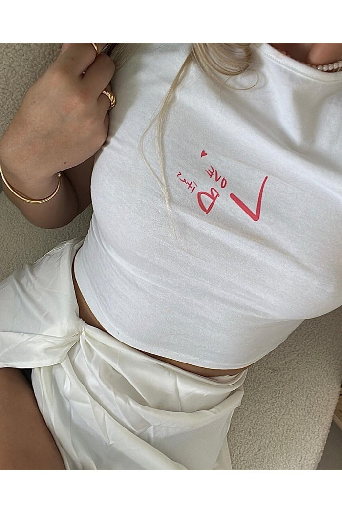 Kadın Beyaz Love Bites Baskılı Kısa Kollu Vücuda Oturan Crop Top