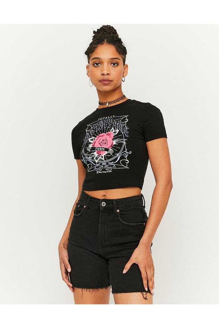 Kadın Beyaz Baskılı Kısa Kollu Vücuda Oturan Crop Top Bluz