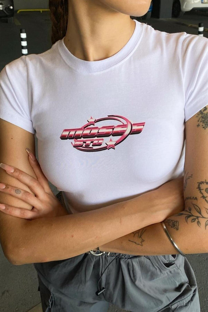 Kadın Beyaz Baskılı Kısa Kollu Vücuda Oturan Crop Top