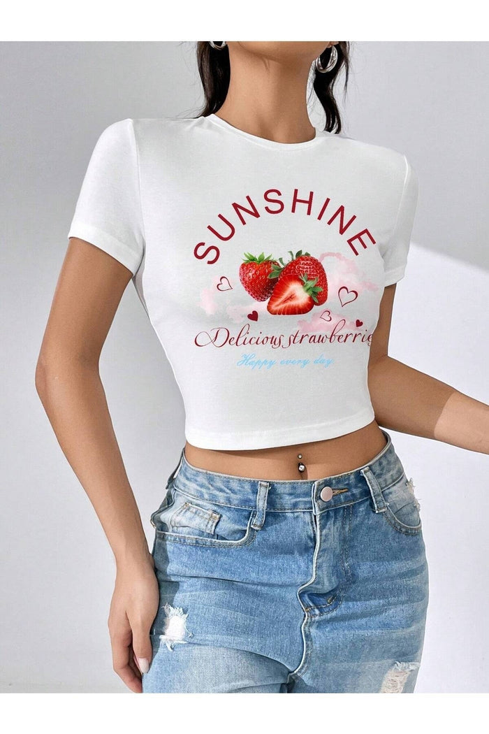 Kadın Beyaz Baskılı Kısa Kollu Vücuda Oturan Crop Top