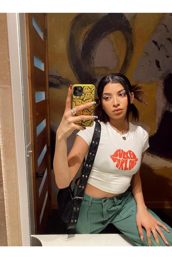 Kadın Beyaz Baskılı Kısa Kollu Vücuda Oturan Crop Top
